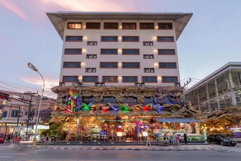 Tiger Complex By Eyg Hotel Patong Exterior foto