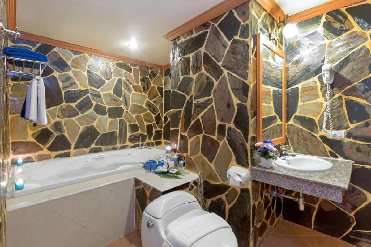 Tiger Complex By Eyg Hotel Patong Exterior foto